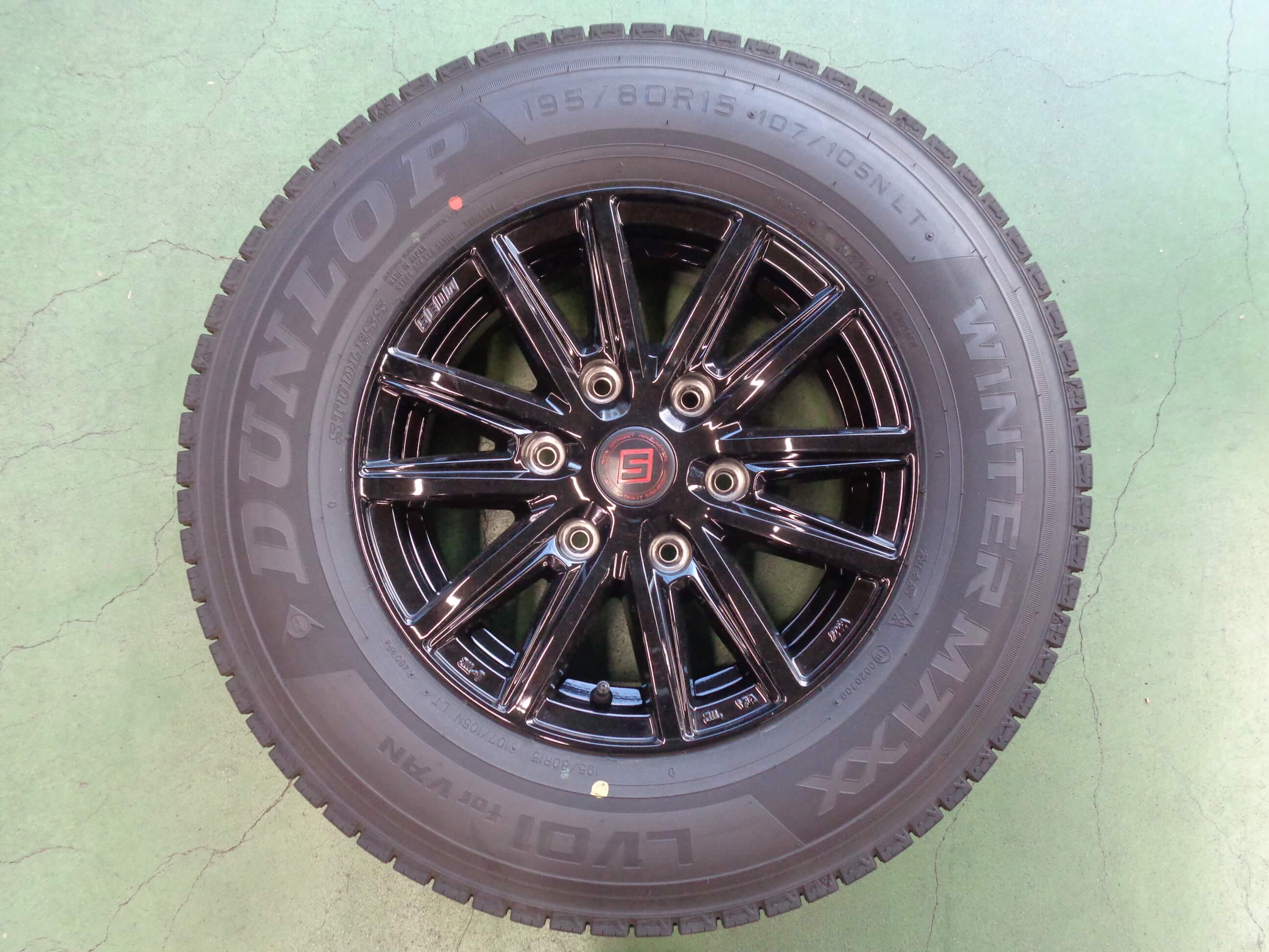 ダンロップ　ウィンターマックスLV01