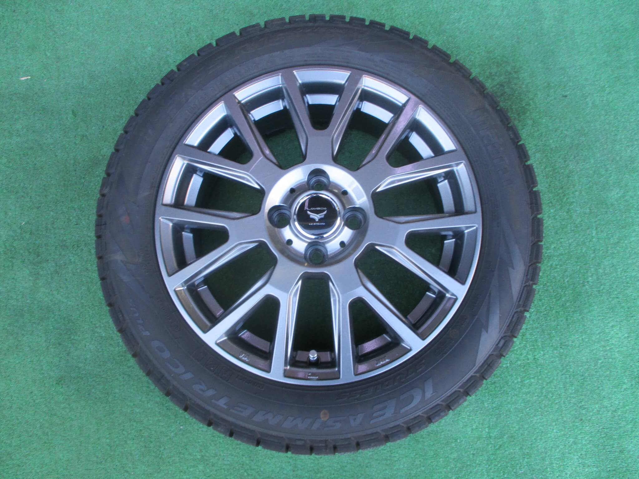 ピレリ　アイスアシンメトリコプラス